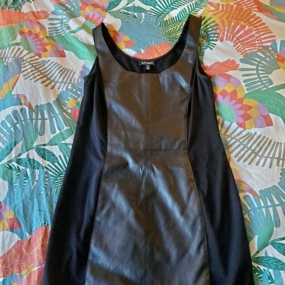 Le Chateau Medium Sheath Black Dress Faux-Leather - Picture 3 of 11